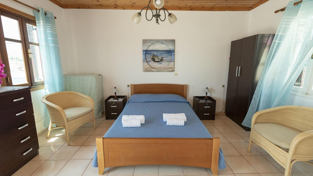 Filoxenia Apartments Chalki Town ภายนอก รูปภาพ