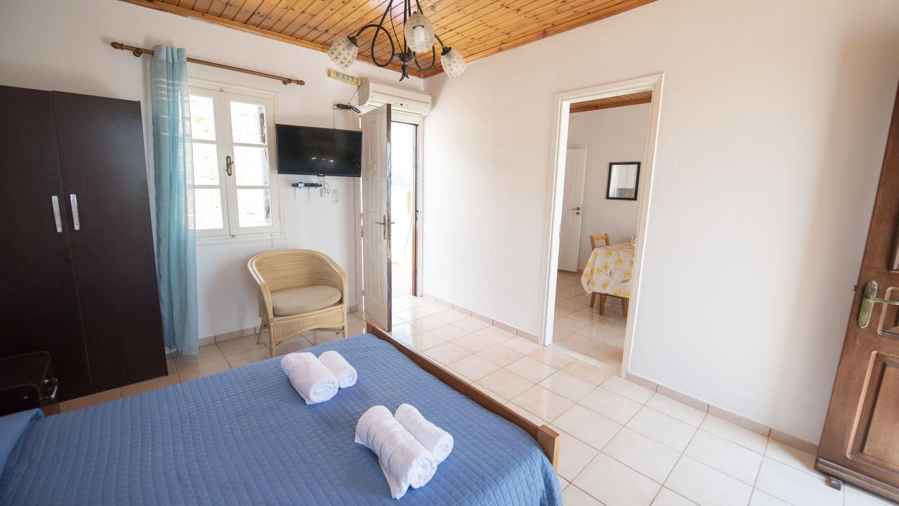Filoxenia Apartments Chalki Town ภายนอก รูปภาพ