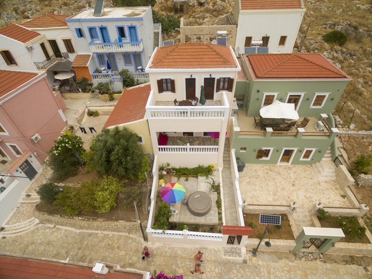 Filoxenia Apartments Chalki Town ภายนอก รูปภาพ