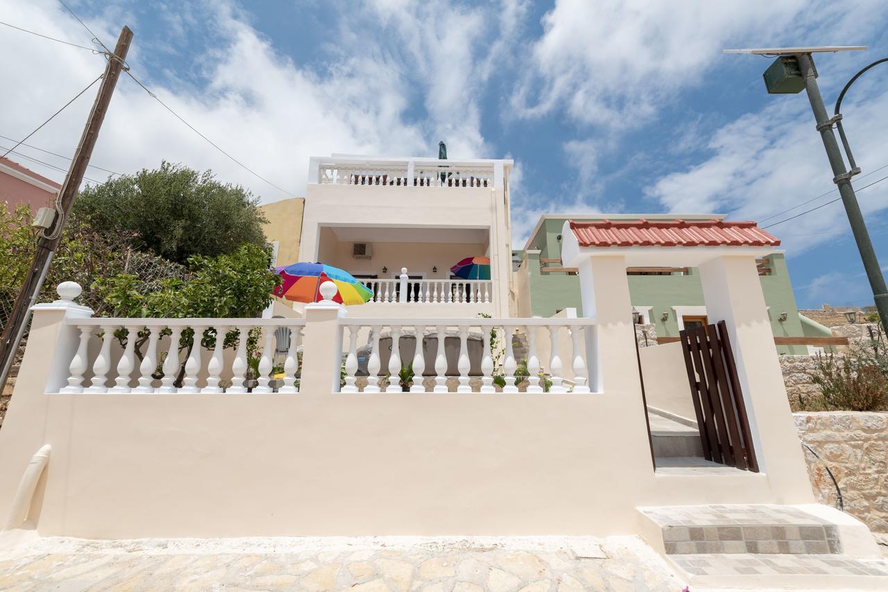 Filoxenia Apartments Chalki Town ภายนอก รูปภาพ